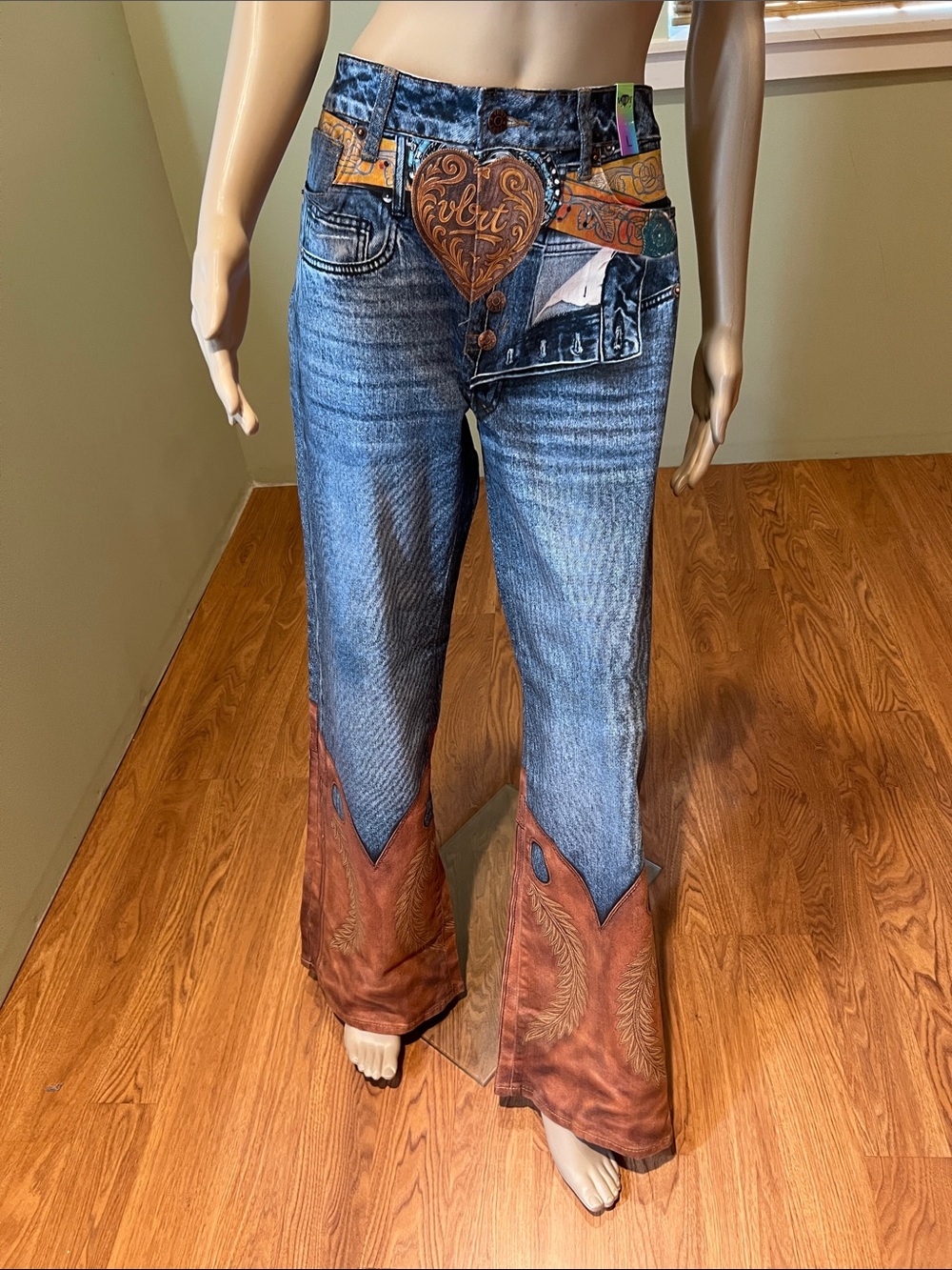 Western-Inspired Graphic Jeans with Brown Accents Size L